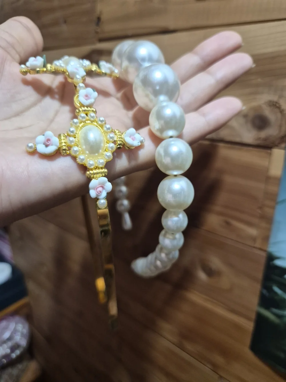 Glam Girl Fashion Gold & White Pearl Flower Headband